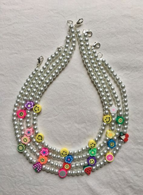 Fimo, Funky Necklaces Jewelry, Fun Beaded Necklaces, Funky Beaded Jewelry, Trendy Necklaces Beads, Trendy Jewelry Diy, Trendy Beaded Jewelry, Trendy Jewlery, Indie Necklace