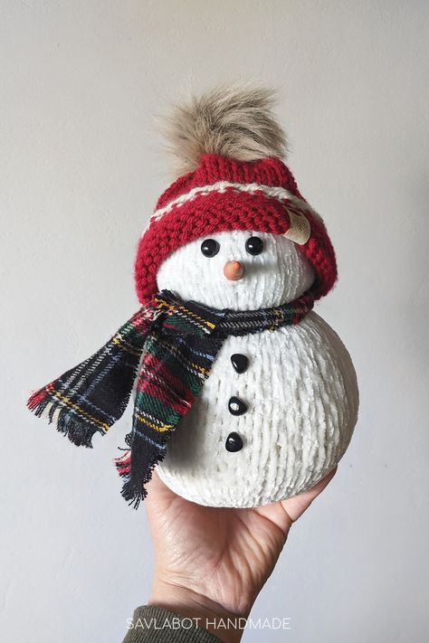 Knitting Machine Snowman Pattern, Knitting Machine Snowman, Knitting Machine Christmas Projects, Round Knitting Machine Patterns, Loom Snowman, Addi Knitting Machine Projects, Circular Knitting Machine Patterns, Addi Patterns, Winter Markets