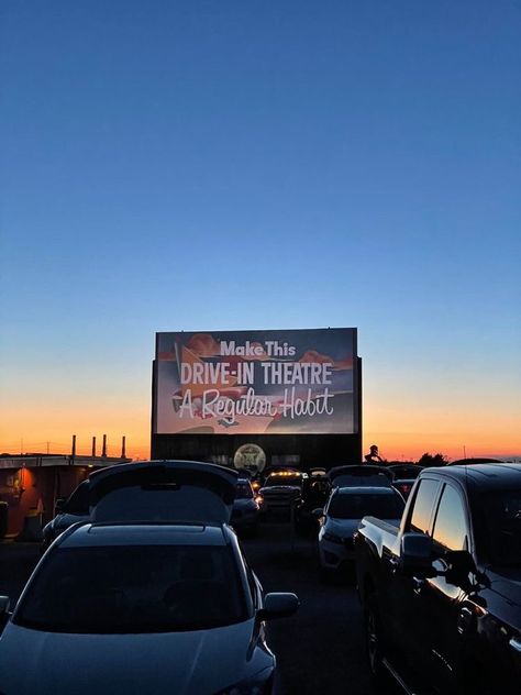 Drive Through Movie Aesthetic, Drive Thru Cinema, Drive In Aesthetic Vintage, Driving In Summer Aesthetic, Drive Ins Aesthetic, Drive In Theatre Aesthetic, Drive In Pictures, Movie Drive In Aesthetic, Drive In Movie Aesthetic Friends