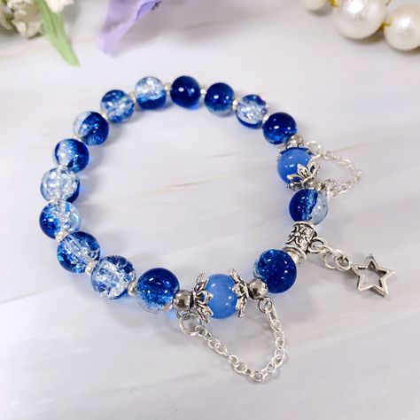 This cute bracelet is casual and suitable for any occasions. It's also a great gift idea for family, friends, or children. Bracelet Ideas How To Make, Beaded Charm Bracelets Diy, Bracelet Of Beads, Aesthetic Diy Necklaces, Glass Bead Ideas, Glass Bracelet Ideas, Bead Bracelet Design Ideas, Crystal Bracelet Ideas, Blueberry Bracelet