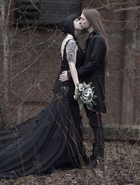 Black Gothic Beading Mermaid Gorgeous Wedding Dress - Devilnight.co.uk Sp Manifestation, Goth Wedding Dresses, Gothic Love, Vampire Wedding, Gothic Wedding Dress, Romantic Goth, Goth Wedding, Dark Wedding, Gothic Metal