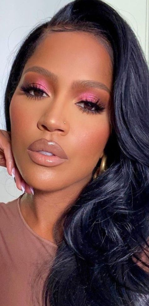 Brown With Pink Eyeshadow, Makeup For Black And Pink Outfit, Pink Eyeshadow On Black Women, Pink Makeup For Dark Skin, Pink Eyeshadow Dark Skin, Peach Makeup Black Women, Pink Eyeshadow Looks On Dark Skin, Brown Pink Smokey Eye, Pink Eye Makeup Brown Skin