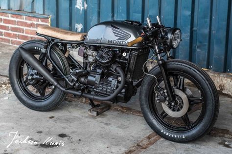 IWC Honda CX500 http://bikebrewers.com/honda-cx500-brat-cafe-by-ironwood/ Cb400 Cafe Racer, Cb 750 Cafe Racer, Cb Cafe Racer, Cx500 Cafe Racer, Brat Motorcycle, Cb750 Cafe Racer, Cb 450, Brat Bike, Cafe Racer Moto