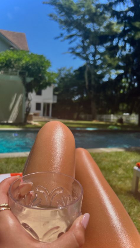 Tanning, pool, hamptons, vacation house, coastal, east coast, coffee, pool house Backyard Tanning Aesthetic, Tan Inspo Summer, Tanning Instagram Pictures, Laying Out Tanning Pictures, Summer Tanning Aesthetic, Tanning Pictures Instagram, Pool Hamptons, Tan Line Pictures, Tanning Pics