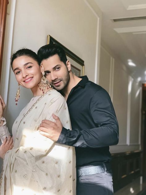 Kalank promotions Varun Dhawan and Alia Bhatt ❤️ Varun Dhawan Photos, Alia Bhatt Saree, Alia Bhatt Varun Dhawan, Alia And Varun, Alia Bhatt Cute, Alia Bhatt Photoshoot, Ayushmann Khurrana, Handsome Celebrities, Bollywood Couples