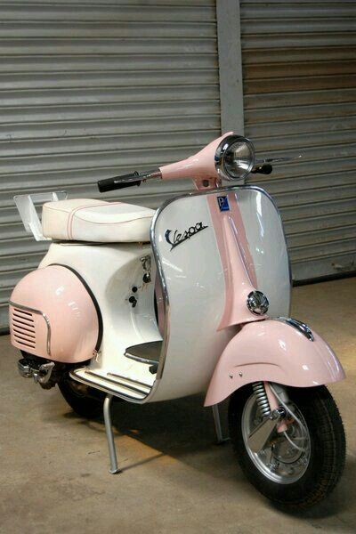 Pink Vespa! Pink Vespa, Vintage Vespa, Auto Vintage, Image Moto, Velo Vintage, Vespa Scooter, Motorcycles And Scooter, Moto Scooter, Vespa Vintage