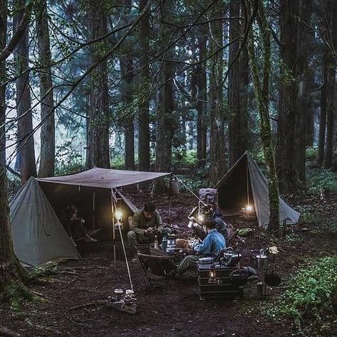 Nature, Deep Woods Camping, Camping In Woods, Apocalypse Camp Aesthetic, Bushcraft Campsite, Bushcraft Aesthetic, Camp In Forest, Apocalypse Camp, Cottagecore Camping