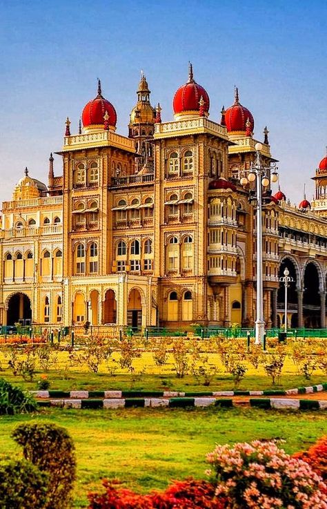 Mysore Palace - Colonial Architecture in India Indian Historical Places Drawing, Ancient Indian House Design, Historical Places India, Indian Palace Drawing, Mysore Palace Painting, Mysore Palace Drawing, Mysore Palace Aesthetic, Indian Palace Aesthetic, Mysore Palace Photography