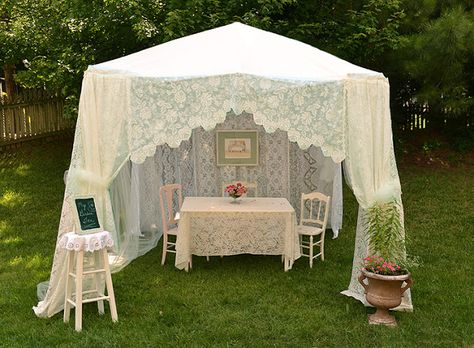 tea tent... Pop Up Tent Decorating Ideas, Boho Tent, Garden Marquee, Garden Tea Party, Antique Booth, Craft Fairs Booth, Simple Garden, Craft Fair Displays, Craft Show Displays