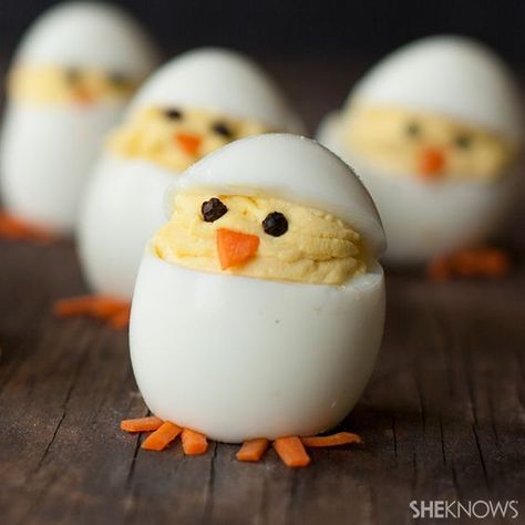Chick Deviled Eggs Recipe, Animal Themed Food, Kreative Snacks, Easter Appetizers, Hatching Chicks, Easter Menu, Easter Brunch Food, Easy Food Art, Deviled Eggs Recipe