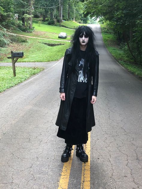 Alt All Black Outfits, How To Style Goth Outfits, Metalhead Goth Outfit, Punk Outfits Casual, Goth Metal Outfit, Trad Goth Outfit Inspiration, Mallgoth Outfits Men, Mall Goth Guy, Oversized Goth Outfits