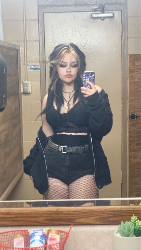 Y2k Goth Outfits Plus Size, Grunge Outfits With Fishnets, Egirl Aesthetic Outfits For School Plus Size, Goth Winter Outfits Plus Size, Grunge Outfits For Plus Size Women, Thick Egirl Outfit, Goth Grunge Outfits Plus Size, Grunge Alternative Outfits, Alt Style Women