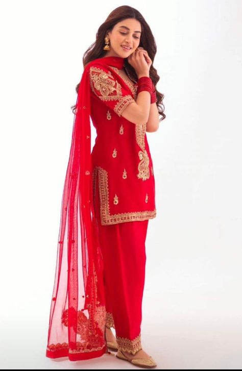 Sanakhan❤ Anmol Baloch Dresses, Simple Pakistani Dresses Party Wear, Trip Outfit Ideas, Anmol Baloch, Frock Fashion, Desi Fashion Casual, Pakistani Fashion Casual, Indian Dresses Traditional, Salwar Kamiz