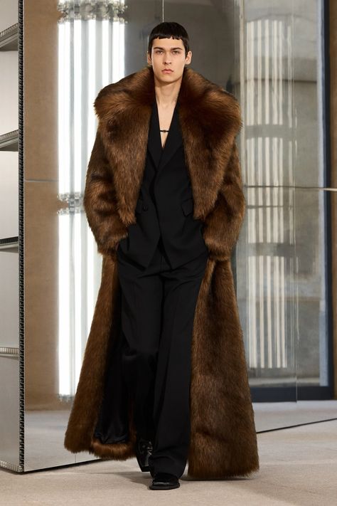 Mens Fancy Dinner Outfit, Fur Coat Aesthetic, Look Disco, Fur Coat Men, Fur Coat Outfit, Mens Fur Coat, Fall 2023 Ready To Wear, Mens Fur, 2023 Ready To Wear