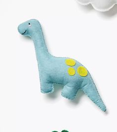 Nursery Sewing, Felt Dinosaur, Homemade Stuffed Animals, Hand Sewn Felt, Dinosaur Ornament, Projek Menjahit, Sewing Templates, Sewing Stuffed Animals, Dinosaur Pattern