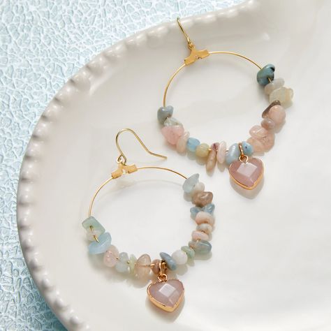 Crystal Earrings Diy, Chip Bead Jewelry, Hoop Earrings Diy, Chunky Pendant, Quartz Hoop Earrings, Bead Landing, Beaded Jewelry Earrings, Beaded Chandelier Earrings, Earrings Beads