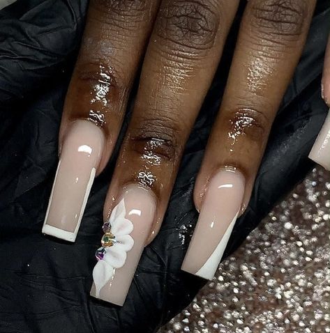 Trendy Nails On Black Women, Acrylic Nails Rinstone, Black Prom Nails, Pink Wedding Nails, 3d Acrylic Nails, French Tip Design, 3d Nail Designs, 3d Flower Nails, Graduation Nails