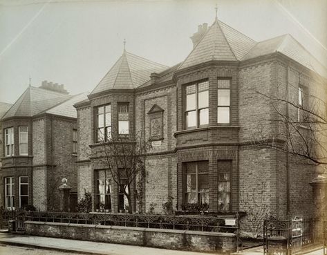 What was housing like for the Victorian middle classes? | Historic England Architecture England, Victorian Houses For Sale, San Francisco Victorian Houses, Victorian Villa, Different Types Of Houses, Victorian Interior Design, London Buildings, Villa Style, Building Images