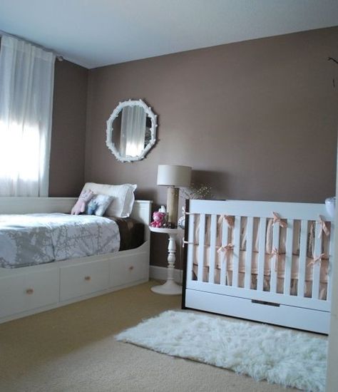 Nursery Guest Room Combo, Toddler And Baby Room, Nursery Seating, Bedroom Rug Size, Nursery Layout, Nursery Guest Room, Ideas Habitaciones, Small Kids Room, Trendy Baby Nursery