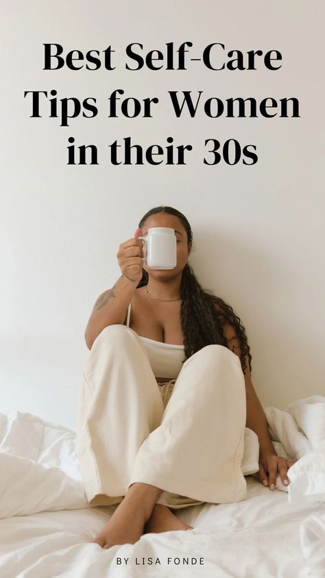 The very best self care tips that will help you upgrade your life in your 30s. Learn how to better yourself in your 30s. Women In Their 30s, Routine Skin, Skin Care Routine 30s, Perfect Skin Care Routine, Positive Lifestyle, Health Skin Care, Marca Personal, Tips For Women, Skin Routine