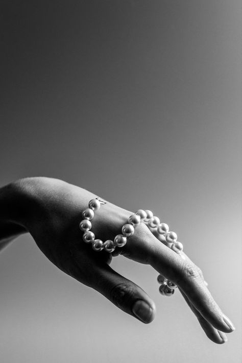 Jewelry photography in black and white. Hand and pearls Hands Fashion Photography, Pearl Jewelry Editorial, Vintage Jewelry Shoot Ideas, Pearls Photoshoot Ideas, Pearl Product Photography, Hand Jewelry Photography, Jewelry Photography Model Photo Shoots, Hand Model Photography, Editorial Jewelry Photoshoot