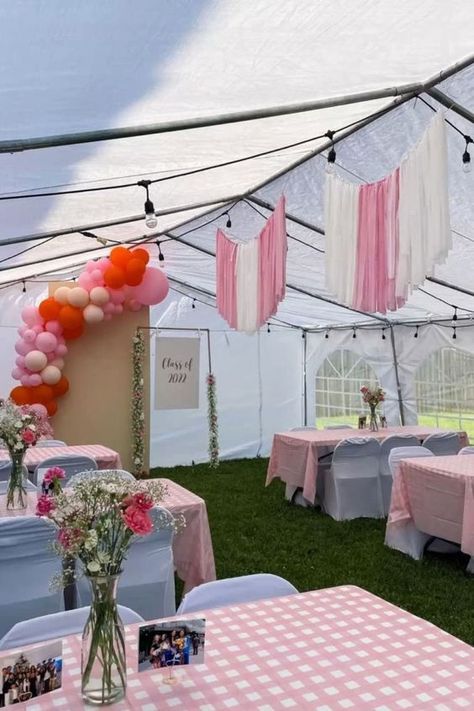 30+ Backyard Graduation Party Ideas for a Memorable Event Graduation Party Garden, Outdoor Bbq Birthday Party Ideas, Graduation And Birthday Party Ideas, Graduation Party Seating, Small Backyard Graduation Party Ideas, Outside Grad Party, Graduation Backyard Party Ideas, Backyard Graduation Party Ideas Outdoor, Backyard Party Setup Ideas