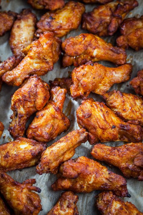 Oven Chicken Wings, Wings Recipe Baked, Baked Chicken Wings Oven, Crispy Baked Chicken Wings, Crispy Oven Baked Chicken, Chicken Wing Recipes Baked, Bbq Chicken Wings, Honey Barbecue, Crispy Chicken Wings