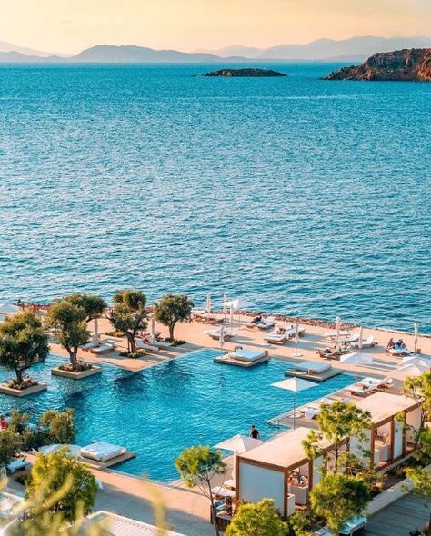 Greece Resorts, Greece Sea, Greece Hotels, Hotel Inspiration, Unique Hotels, Palace Hotel, Destination Voyage, Four Seasons Hotel, Beautiful Hotels
