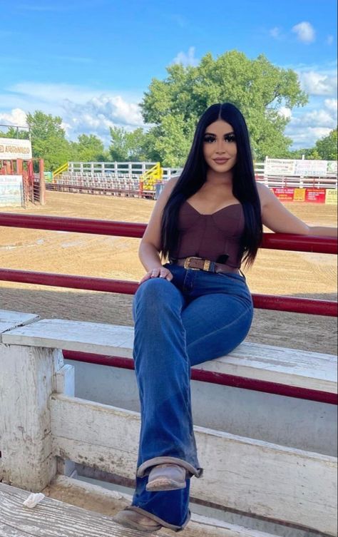 Senora Era, Baile Outfits Jaripeo, Vaquera Outfit Mexican, Baile Fits, Country Concert Outfit Fall, Jaripeo Outfits, Vaquera Outfits, Concert Outfit Fall, Summer Country Concert Outfit