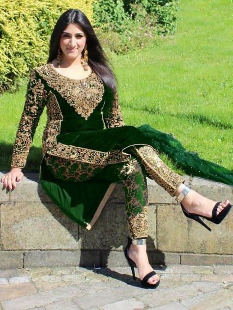 Latest Punjabi Suits Party Wear, Latest Punjabi Suits, Suits Party Wear, Suits For Women Indian, Punjabi Suits Party Wear, Salwar Suits Party Wear, Indian Fashion Trends, Indian Salwar, Velvet Dress Designs