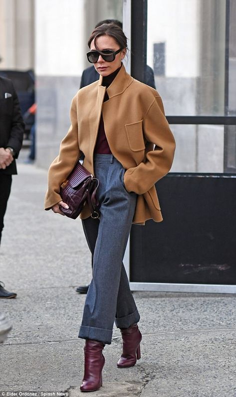 @TheBritttt Victoria Beckham Stil, Chique Outfit, Victoria Beckham Outfits, Victoria Beckham Style, Winter Stil, Stil Inspiration, Mode Ootd, Looks Street Style, Modieuze Outfits