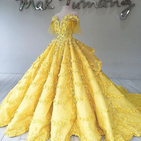 💌 Mak Tumang, Debut Gowns, Debut Dresses, Yellow Wedding Dress, Quincenera Dresses, Gown Fashion, Pretty Quinceanera Dresses, Theme Dress, فستان سهرة