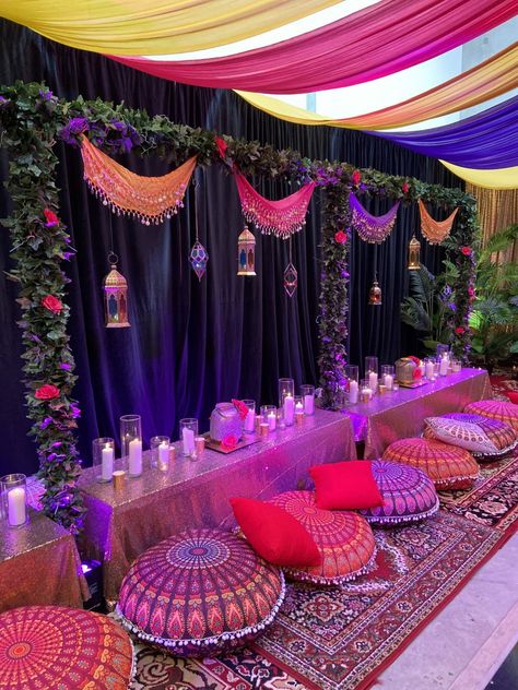 Arabian Quinceanera Theme, Arabic Decoration Party, Persian Themed Party, Arabian Nights Birthday Party, Arabic Party Decoration, Arabian Nights Quinceanera Theme, Arabic Decoration Arabian Decor, Arabic Theme Party Outfit, Qawali Night Decor