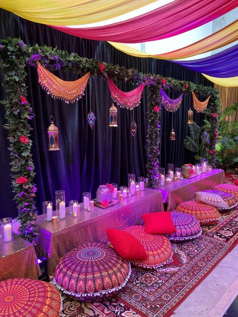 Arabic Decoration Party, Persian Themed Party, Aladdin Theme Wedding, Arabian Nights Birthday Party, Arabic Party Decoration, Arabian Nights Quinceanera Theme, Arabic Decoration Arabian Decor, Arabic Theme Party Outfit, Qawali Night Decor