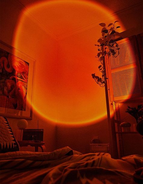 Sunset Lamp Aesthetic Room, Chill Vibes Aesthetic Room, Soft Grunge Bedroom, Dark Bedroom Ideas Grunge, Cool Lamps Bedrooms, Sunset Lamp Bedroom, Sun Light Lamp, Room Inspo Indie, 60s Room Decor