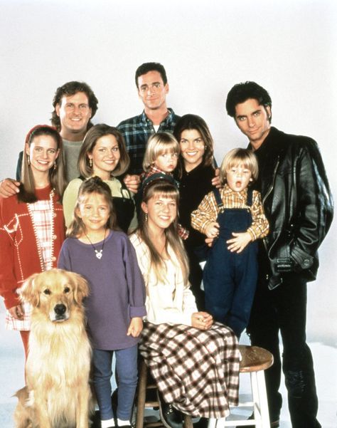 Pin for Later: 40 Parenting Lessons We've Learned From Popular TV Shows Like Friends and Gilmore Girls A full house is a happy house. The Tanners let everyone in — even DJ’s crazy friend Kimmy — and their lives were richer because of it. Dave Coulier, Andrea Barber, Full House Funny, Full House Tv Show, Full House Cast, Uncle Jesse, Bob Saget, Jodie Sweetin, House Star