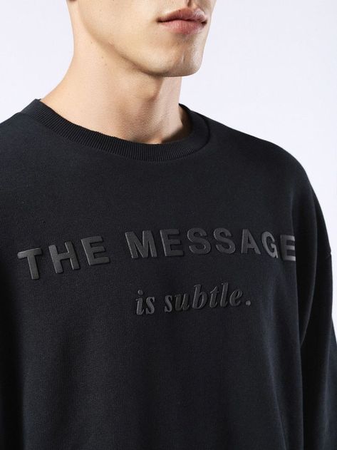 I LOVE the tone-on-tone look- the black on black looks so cool and subtle! 😍 Sweatshirt Inspiration, Minimal Shirt Design, New T Shirt Design, Shirt Design Inspiration, Mens Sweatshirts Hoodie, 자수 디자인, Shirt Print Design, Tone On Tone, Sports Clothing