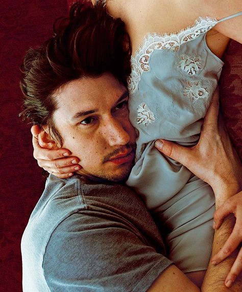 Adam Driver Vogue, Adam Driver Height Difference, Adam Driver Cute, Friends Drawing Poses, Baby Driver Aesthetic, Me As An Actor, Adam Deiver, Adam Driver Aesthetic, Dilfism Aesthetic