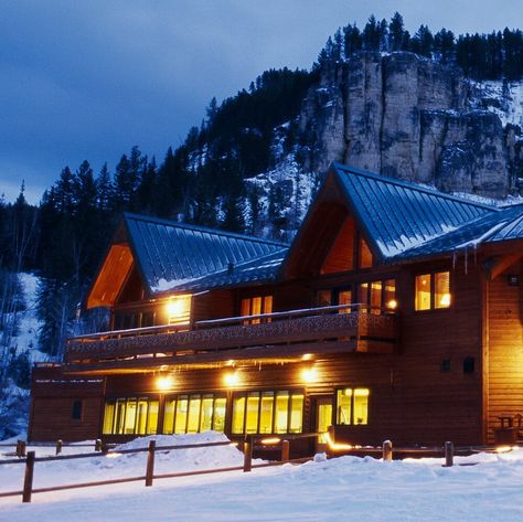 Midwest Getaways, Romantic Winter Getaways, Midwest Vacations, Spearfish Canyon, Romantic Couple Getaways, Weekend Getaways For Couples, South Dakota Travel, Couples Resorts, Couples Weekend