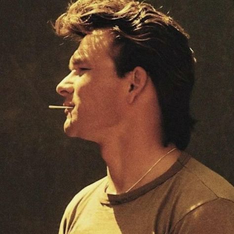 Patrick Swayze Gif, Patrick Dempsey Aesthetic, Celebrity Funny Pictures, Patrick Swayze 80s, Young Patrick Dempsey, Patrick Swayze Ghost, Darry Curtis, Patrick Swazey, Patrick Swayze Dirty Dancing