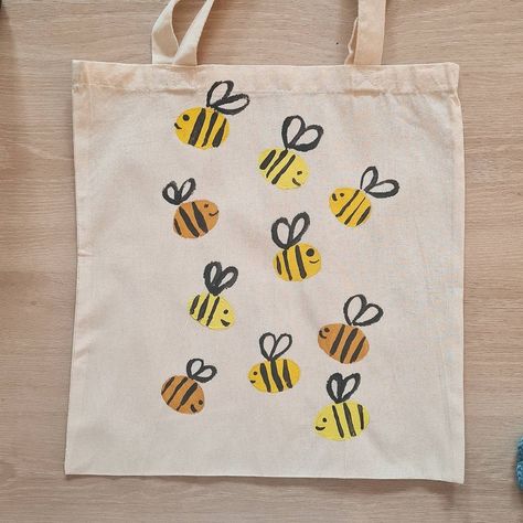 Easy Bag Painting Ideas, Toat Bags Design Paint, Tot Bag Painting Ideas, Toat Bags Painted, Diy Canvas Bag Paint, Painting Ideas Tote Bag, Canvas Bag Painting Ideas Easy, Totebag Painting Ideas Simple, Toat Bag Painting Ideas