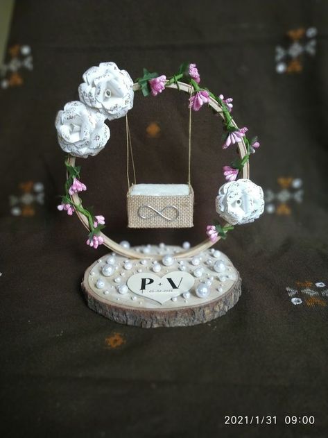 Wedding Ring Stand Ideas, Engagement Rings Dish Decoration, Engagement Dish Decoration, Engagement Ring Dish Decoration, Engagement Plate Ideas, Engagement Ring Platter Ideas, Engagement Rings Holder Ideas, Ring Platter Engagement Indian, Engagement Platter Ideas