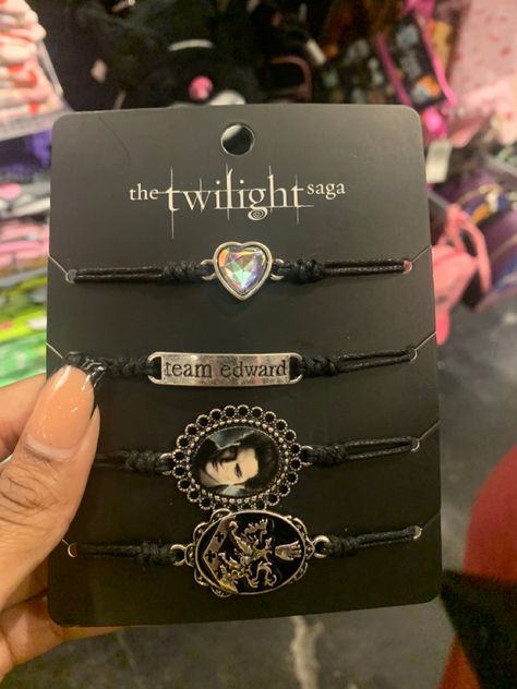 Twilight Saga Jewelry, Twilight Inspired Jewelry, Twilight Jewelry Aesthetic, Twilight Quinceanera Ideas, Twilight Stuff To Buy, Twilight Phone Case, Twilight Gifts Ideas, Twilight Accessories, Twilight Necklace