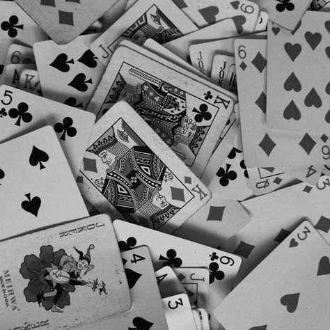 Black And White Playing Cards Aesthetic, White Aesthetic Square Pictures, Black And White Valentines Aesthetic, Black And White Phone Widget, Black And White Cards Aesthetic, Square Asthetic Photos, Black And White Aesthetic Pics For Wall, Black And White Aethstetic, Black And White Aesthetic Square