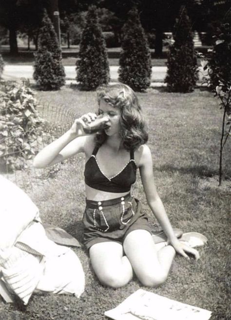 Sylvia Plath, Writers And Poets, Silvia Plath, Women Writers, American Poets, Up Girl, Fashion Mode, Vintage Photography, Poets