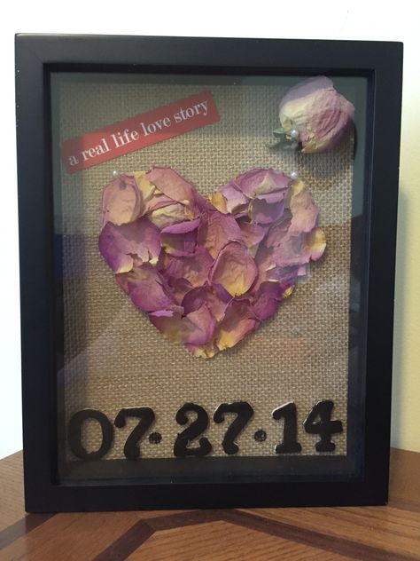 First Flowers From Boyfriend, Crafts With Rose Petals, Perserving Flowers Bouquet, How To Save Flowers From Boyfriend, Art With Rose Petals, Saving Flowers From Boyfriend, Dry Rose Petals Crafts, 1 Year Anniversary Gift Ideas For Him, Rose Petals Craft