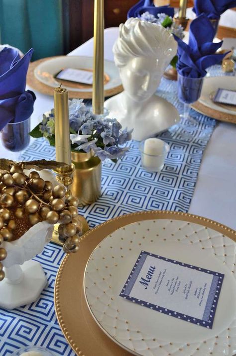 Greek Party Decorations, Greek Wedding Theme, Greek Party Theme, Greece Party, My Big Fat Greek Wedding, Goddess Party, Fest Temaer, Greek Christmas, Greek Dinners