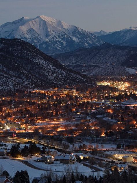 Colorado Springs Mountains, The Rockies Colorado, Denver Colorado Aesthetic Winter, Pictures Of Colorado, Vail Colorado Winter Aesthetic, Colorado City Aesthetic, Colorado Trip Aesthetic, Colorado Christmas Aesthetic, Breckenridge Colorado Aesthetic