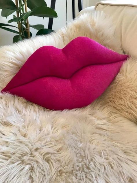 Hot Pink Bedrooms, Hot Pink Room, Funny Cushions, Lips Pillow, Hot Pink Lips, Velvet Pink, Pink Throws, Preppy Room, Lip Shapes