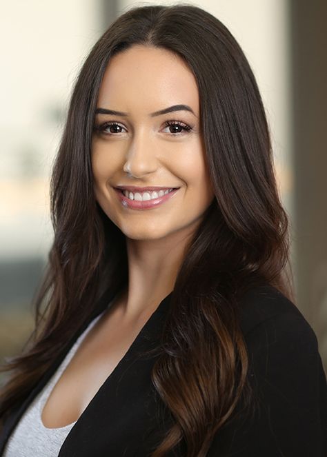 Med School Headshots, Working Women Pictures, Headshots With Glasses, Professional Headshots Women Brunette, Corporate Picture Poses Women, Beautiful Business Woman, Makeup Professional Look, Female Headshot Poses Business Portrait, No Makeup Headshots